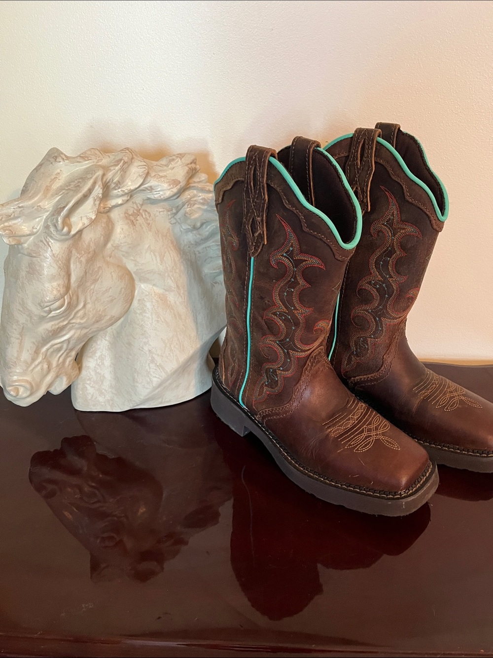 Justin Boots Brown Leather Western Cowgirl Boots with Turquoise Trim